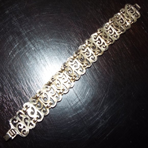 VINTAGE FINE SCROLL FILIGREE PANELS DESIGN SILVERY GOLDEN MARCASITES BRACELET 74 - Picture 3 of 4